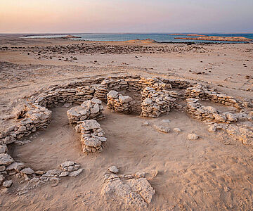 Mauerreste der neu entdeckten jungsteinzeitlichen Besidlung auf der Insel Ghagha (VAE) 