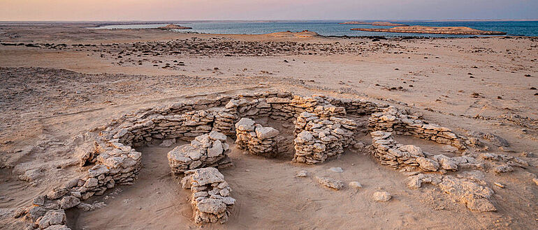 Mauerreste der neu entdeckten jungsteinzeitlichen Besidlung auf der Insel Ghagha (VAE) 