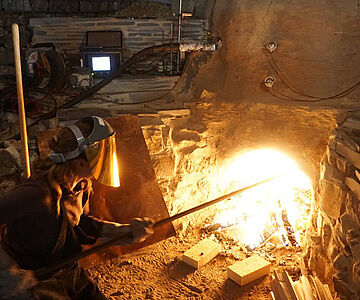 Nachbau eines römischen Töpferofens im Experiment