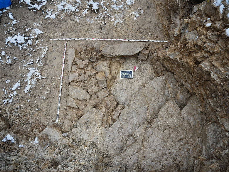 Fundament einer Wendeltreppe im archäologischen Befund