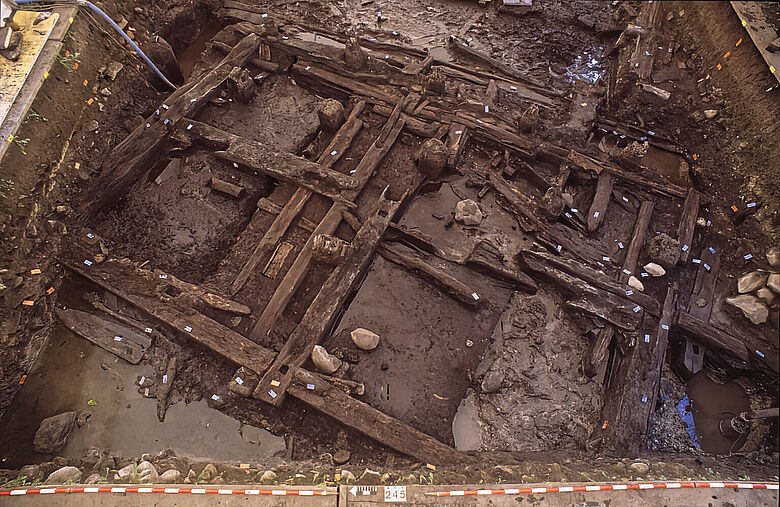 Unterkonstruktion eines römerzeitlichen Holzgebäudes