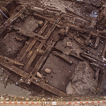 Unterkonstruktion eines römerzeitlichen Holzgebäudes