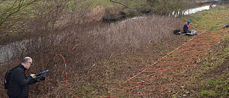 Mithilfe geophysikalischer Untersuchungen, Bohrungen und kleinerer archäologischer Ausgrabungen soll die Geschichte des Landgrabens erforscht werden