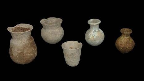 Keramikgefäße aus der letzten Nutzungsphase im 8-7. Jahrhundert vor Christus (Foto: DAI)