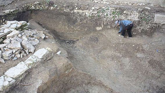 Vor 1.000 Jahren verfüllter Hofgraben