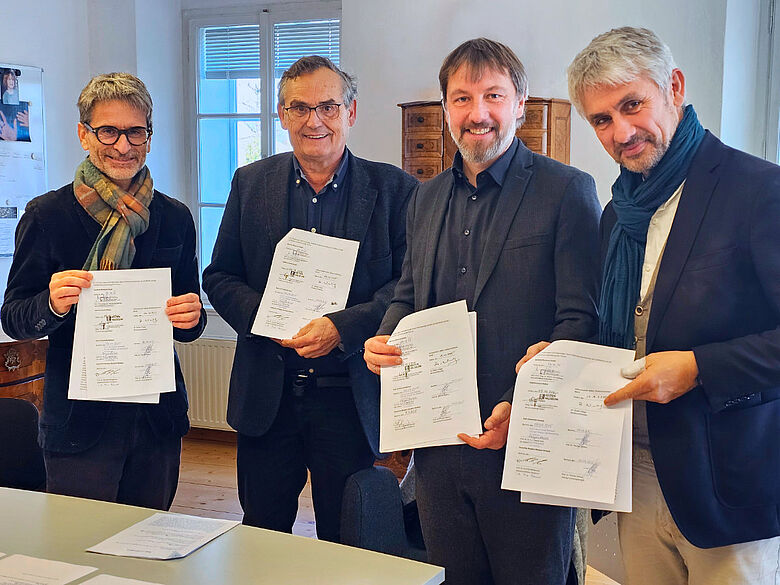 Kooperationspartner mit unterschriebenen Verträgen