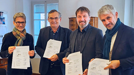 Kooperationspartner mit unterschriebenen Verträgen