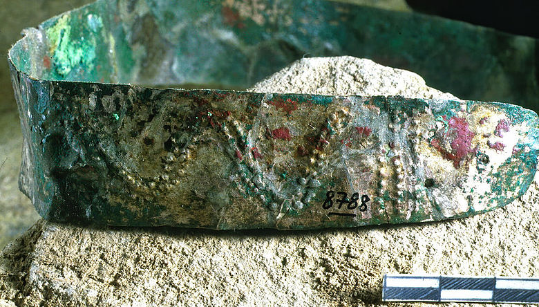 Kupfer-Silber-Diadem mit transkaukasischem Bezug aus dem Prunkgrab in Arslantepe, Osttürkei