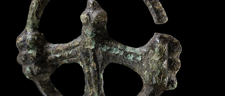 Bronzenes Radkreuz (10./11. Jh.) Bronzenes Radkreuz (10./11. Jh.)