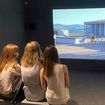 Ausstellungsbesucherinnen