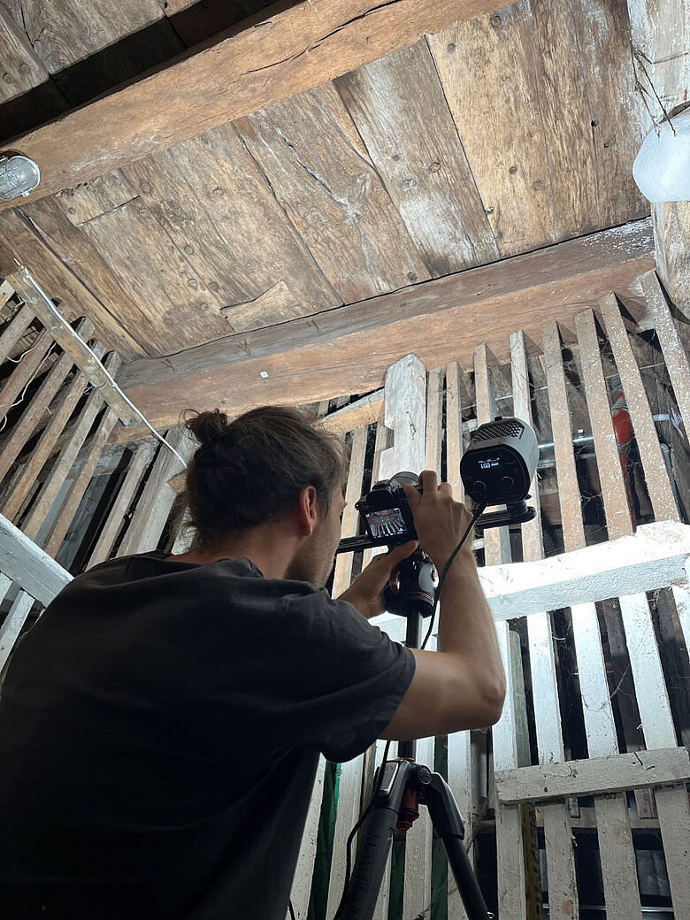 Dokumentation der in der Konstanzer Kellerdecke verbauten Schiffsbohlen Dokumentation der in der Konstanzer Kellerdecke verbauten Schiffsbohlen