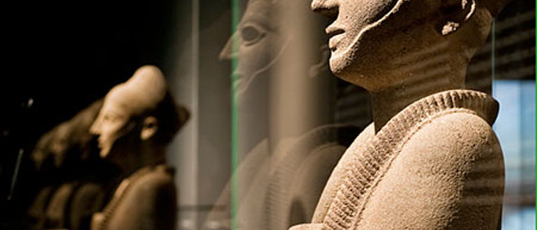 Königsfiguren aus der Vorkammer der Gruft in Qatna