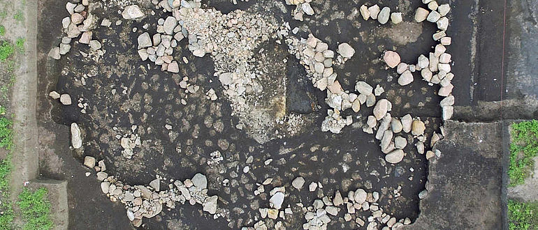 Grabhügel Bornhöck: Steinkern mit Grabkammer