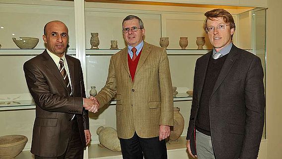 Haydar H. Hussein, Direktor der Antikenverwaltung, Rolf Ulrich, Deutscher Generalkonsul in Erbil, Dr. Arnulf Hausleiter, DAI (v.l.) (Foto: I. Wagner)