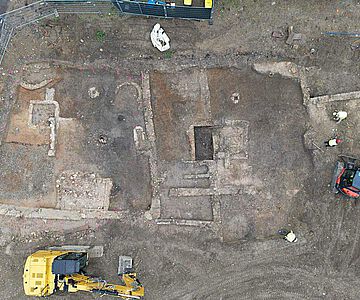Drohnenaufnahme der Stadtmauer in Neuenburg am Rhein