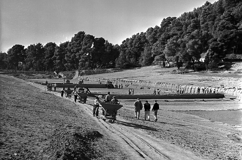 Ausgrabungen im Stadion von Olympia 1958