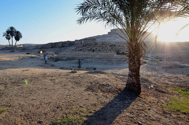 Überreste der Pyramide von Zawyet Sultan