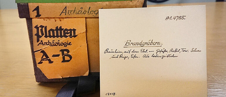 Karteikarte für archäologische Fotoglasplatte