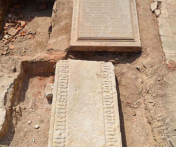 Grabplatten im ehem. Kirchenfußboden