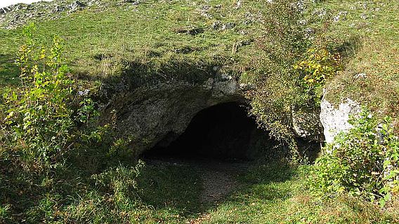 Der östliche Eingang zur Vogelherdhöhle im Lonetal