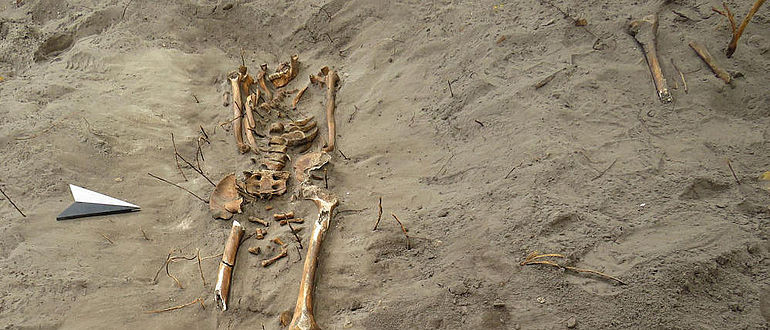 Bestattung auf dem Kirchvorplatz