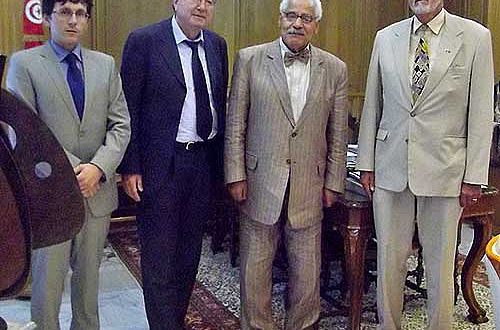 Bei der Unterzeichnung anwesend (v. r.): der deutsche Botschafter Dr. Horst-Wolfram Kerll, Minister Prof. Dr. Azzedine Beschaouch, Prof. Henner von Hesberg und Dr. Philipp von Rummel (Foto: DAI)
