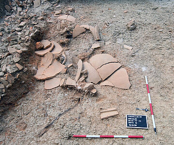 Zerstörtes Vorratsgefäß