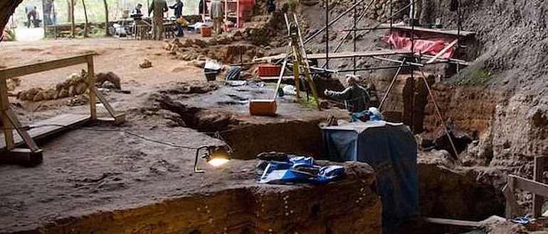 Archäologische Grabung in der Grotte des Pigeons bei Taforalt