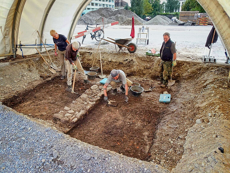 Ausgrabung beim Feldkurs in Baden Ausgrabung beim Feldkurs in Baden