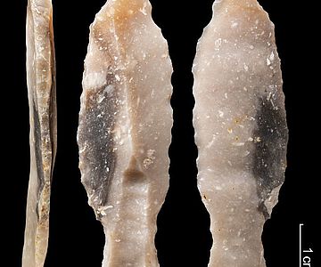 Die sog. Stielspitze aus Meinerzhagen-Valbert, mit denen die letzten Rentierjäger vor 12.000 Jahren am Ebbegebirge auf die Jagd gingen