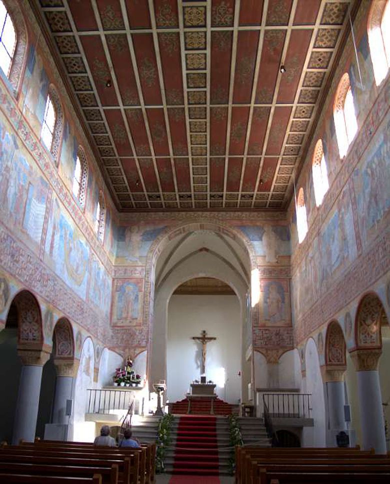 Der Innenraum der Kirche St. Georg in Oberzell auf der Insel Reichenau
