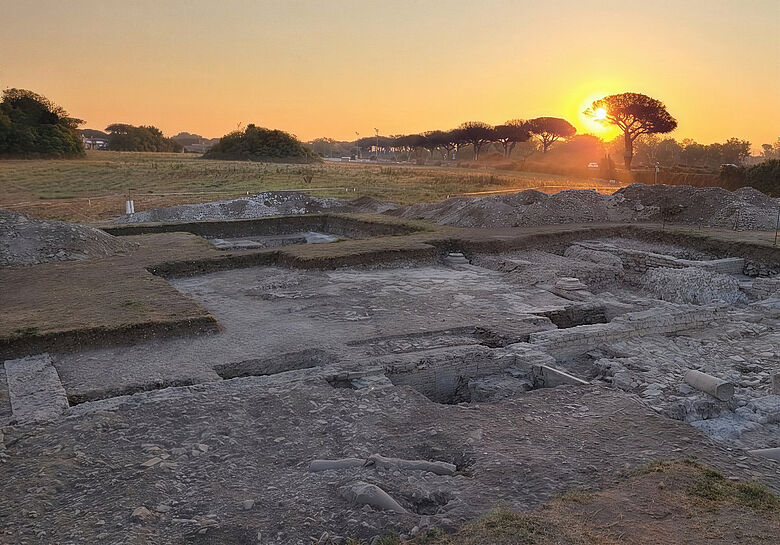 Sonnenaufgang über dem Grabungsareal