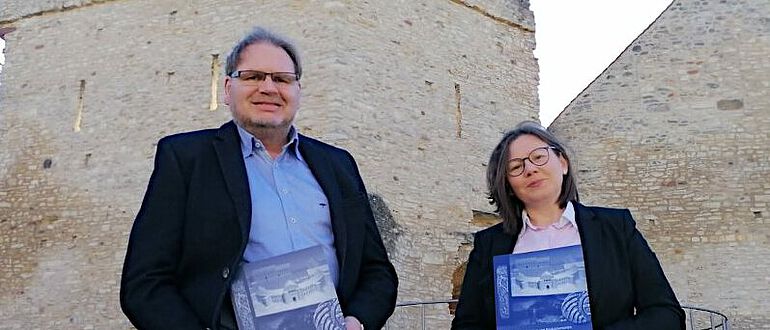 Die Herausgeber Lutz Grunwald (RGZM) und Matylda Gierszewska-Noszczyńska (Forschungsstelle Kaiserpfalz)