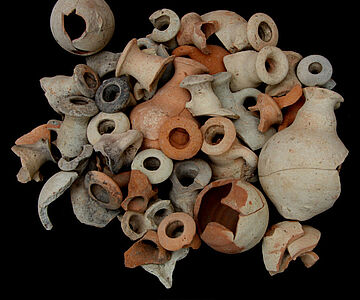 Phönizische Ölflaschen, gefunden in Mozia, Gebiet V. Datierung 750/740–550/530 BCE