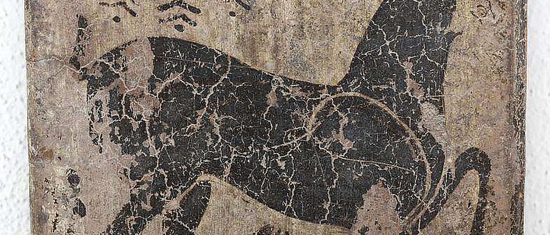 Steinbock auf der Seitenleiste eines Klazomenischen Sarkophags