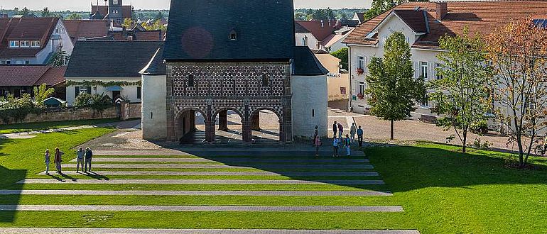 Klostergelände mit Footprints