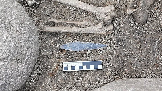 Jungsteinzeitliche Bestattung mit Flintdolch