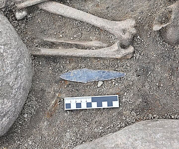 Jungsteinzeitliche Bestattung mit Flintdolch