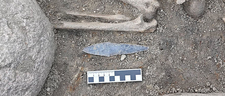 Jungsteinzeitliche Bestattung mit Flintdolch