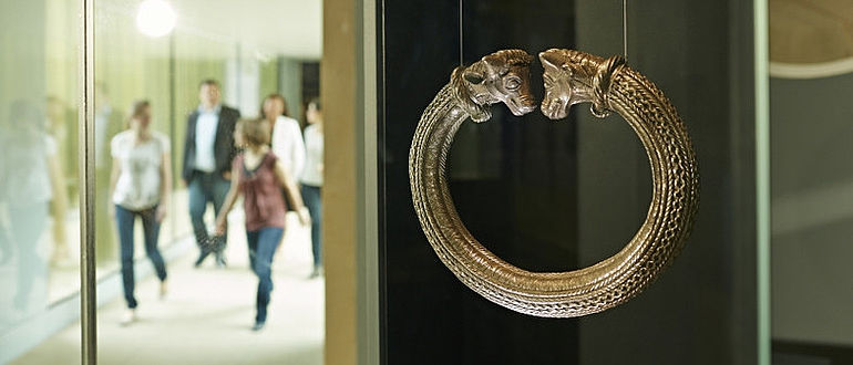 Keltischer Schmuck im Museum. Bild: Landesmuseum Württemberg