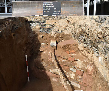 Die Ausgrabungen bieten einen umfangreichen Einblick in den ältesten christlichen Friedhof Darmstadts. © R. Müller, SPAU GmbH