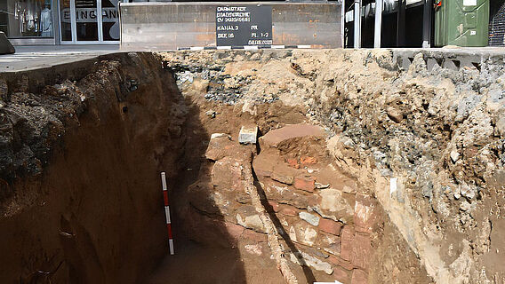 Die Ausgrabungen bieten einen umfangreichen Einblick in den ältesten christlichen Friedhof Darmstadts. © R. Müller, SPAU GmbH