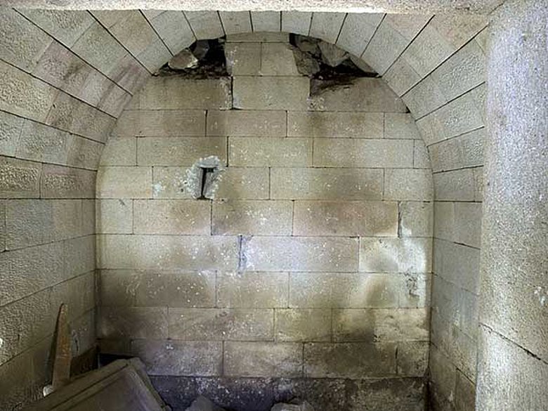 Blick in die Grabkammer (Photo A. Weiser; Archiv der Pergamongrabung des DAI)