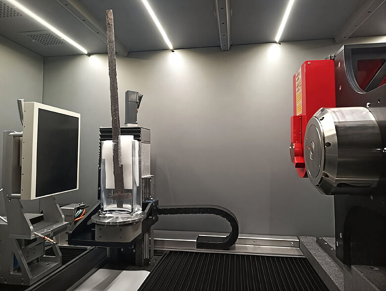 Degen im Computertomographen