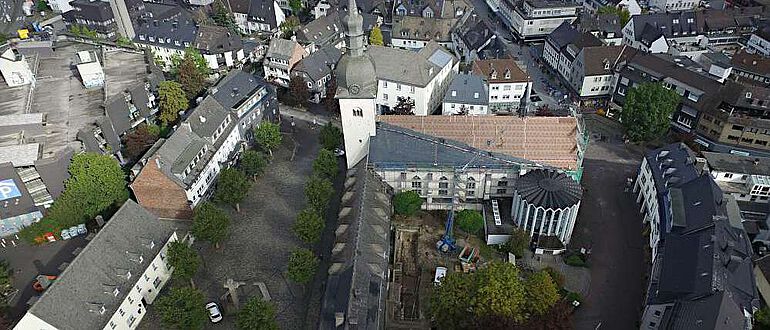 Blick auf die ehemalige Klosterkirche St. Walburga von Süden