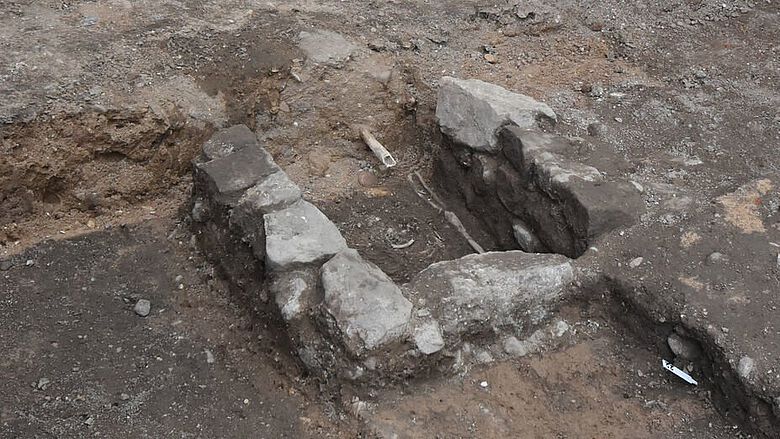 Frühere Eingriffe in den Boden erfolgten, ohne dass archäologische Untersuchungen überliefert sind