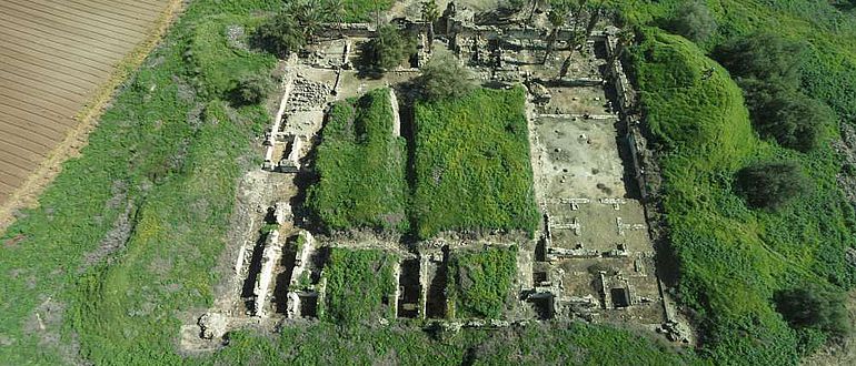 Ausgrabungsstätte des frühislamischen Kalifenpalastes Khirbat al-Minya