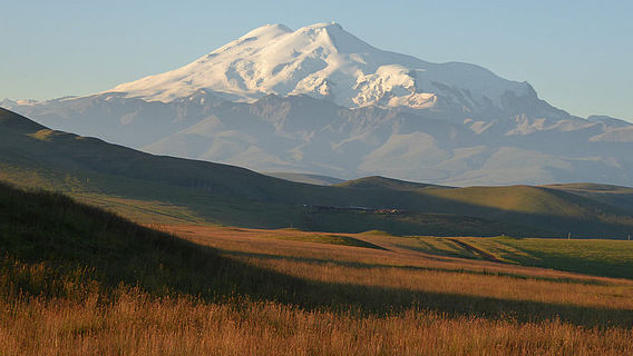 Der Elbrus, mit mehr als 5642 Metern der höchste Berg des Kaukasus und Europas