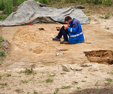 Ausgrabung eines neolithischen Grubenhauses