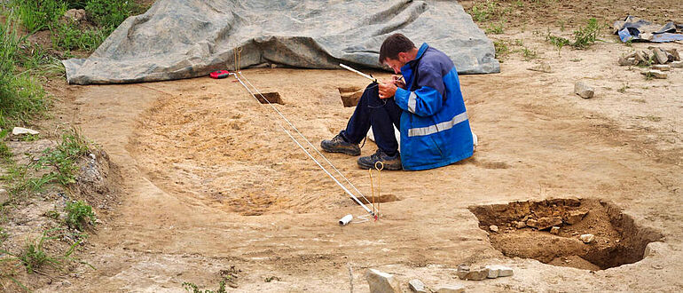 Ausgrabung eines neolithischen Grubenhauses